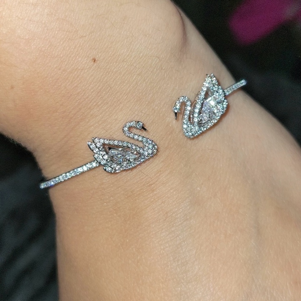 NWT! Swarovski Floating Diamonds Silver Swan Bracelet Adjustable - Picture 4 of 7